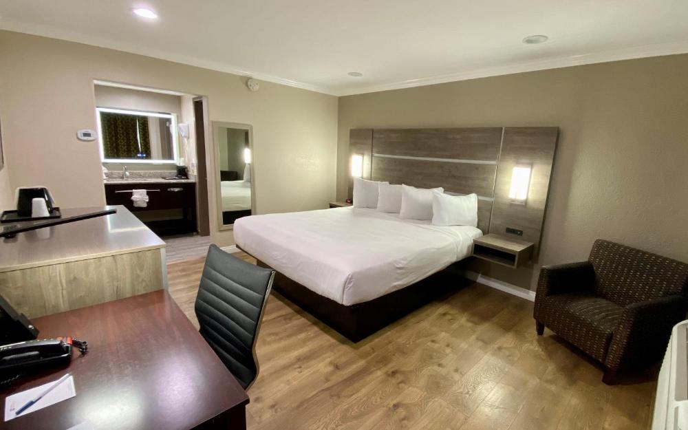 King Room - Non-Smoking/Ground Floor interior